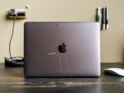 refurbished‑macbook bei backmarket kaufen: akkuzyklen, seriennummer und garantiefallen in zehn minuten prüfen